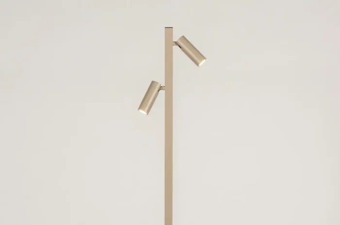 Ab Werk Stehleuchte 15543 – Vier Looks – Ausstellungsraum 0.08