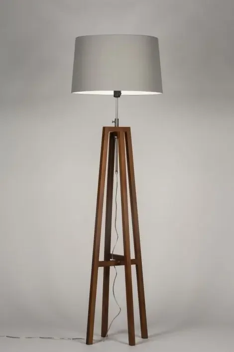 Wochenendangebot Stehleuchte 30549 – Holz – Zusammengestellter Artikel – Ausstellungsraum 0.14